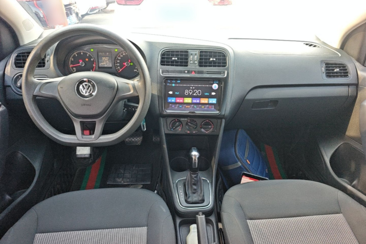 Volkswagen Polo 2017 car image #10