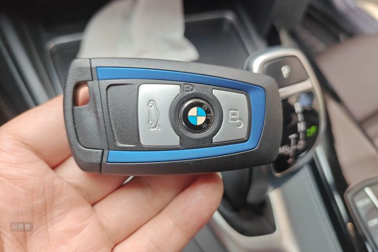 BMW 3 Series 2018 car image #10