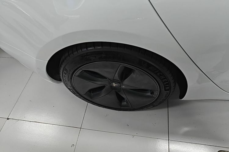 Tesla Model 3 2020 car image #10