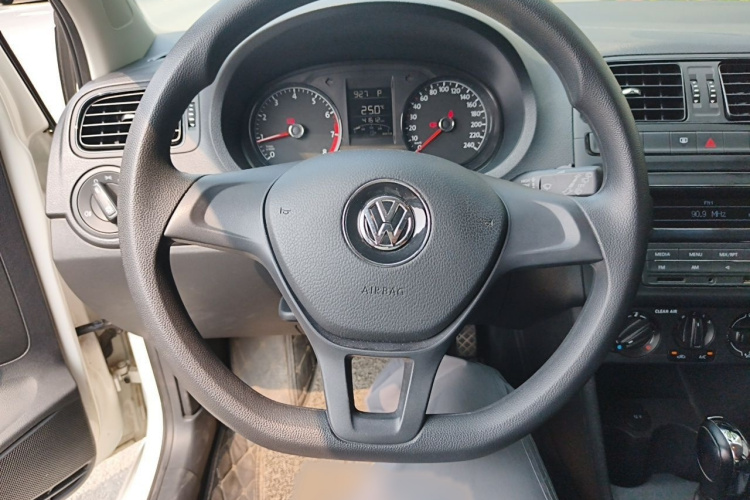 Volkswagen Polo 2017 #15 Volkswagen Polo 2017 car image #15