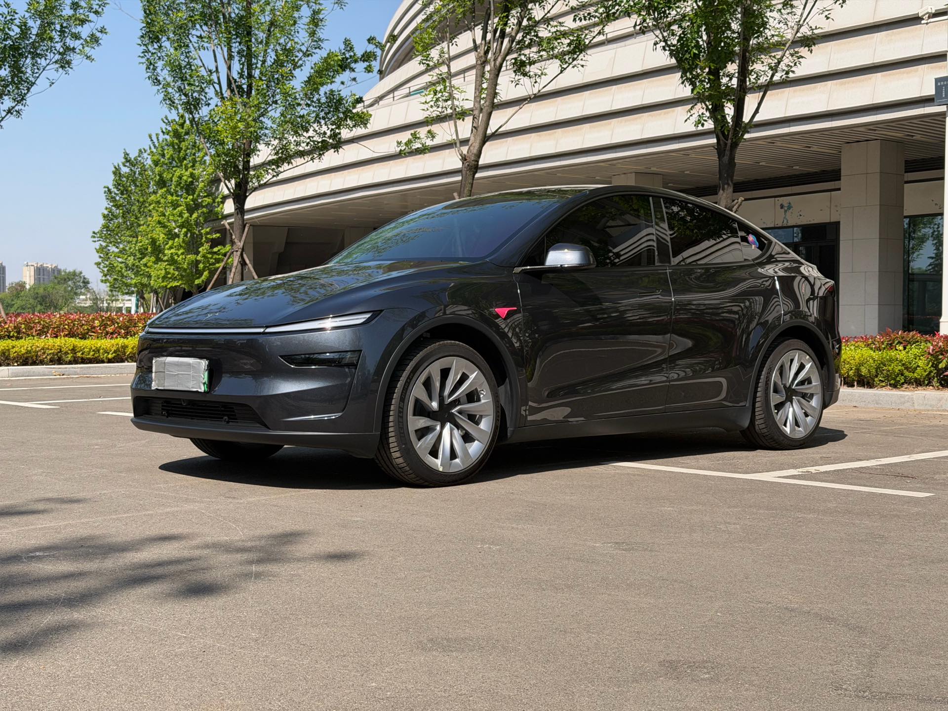 Tesla Model Y 2025 car image 
