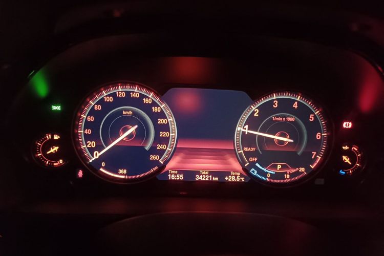 BMW 3 Series 2019 car image #12