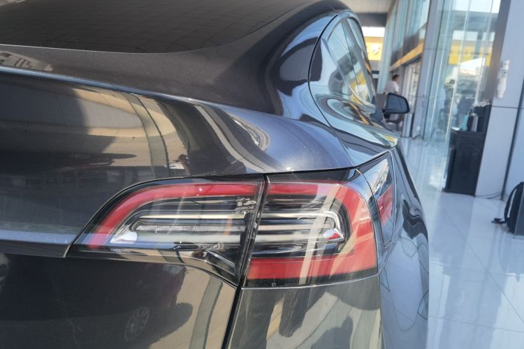 Tesla Model Y 2024 car image #8