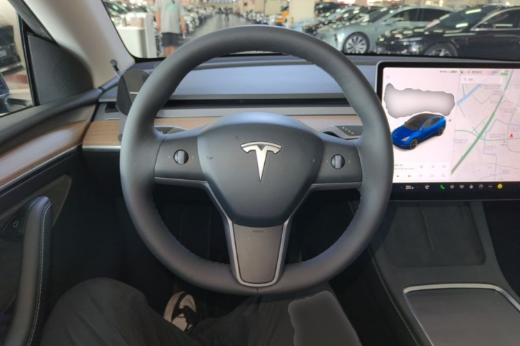 Tesla Model Y 2021 car image #11