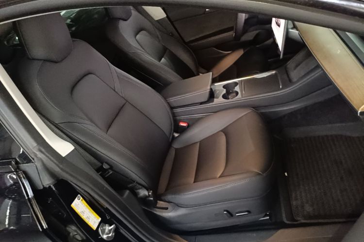 Tesla Model 3 2022 car image #24