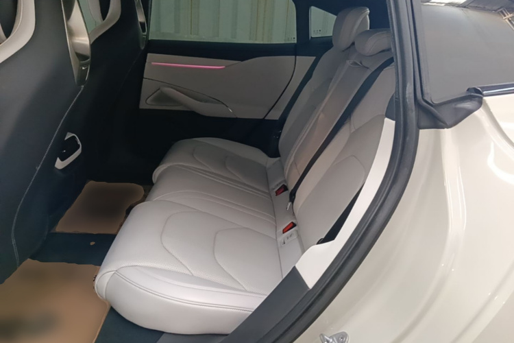 MI SU7 2024 car image #17