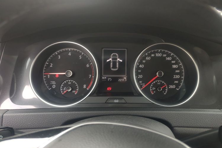 Volkswagen Golf 2018 car image #12