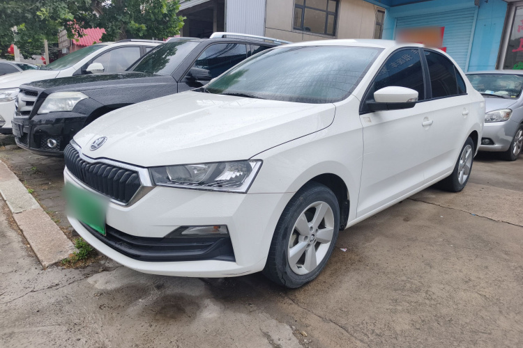Skoda Rapid 2020 car image #2