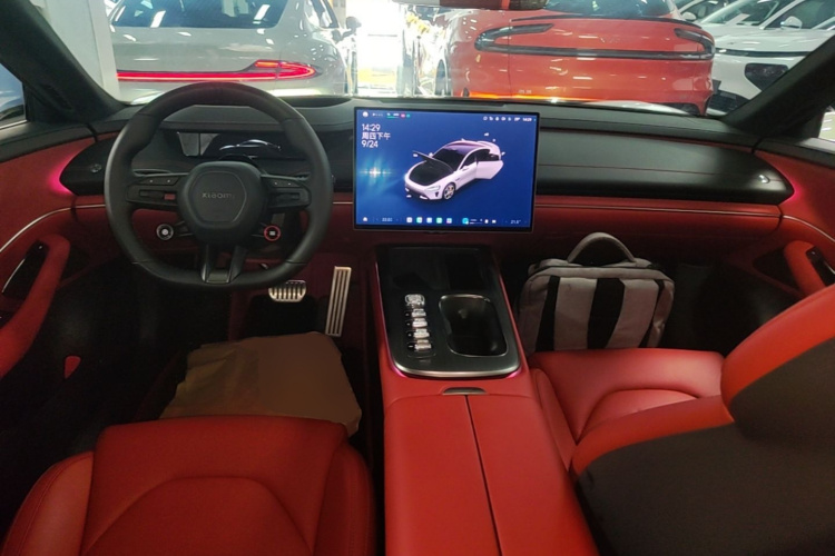 MI SU7 2025 immagine di auto #11