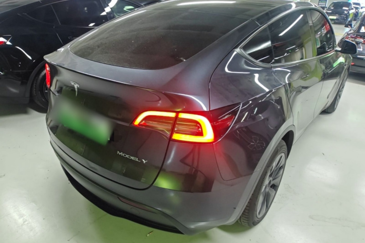 Tesla Model Y 2024 immagine di auto #5