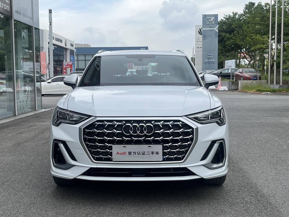 Audi Q3 2024 car image #2