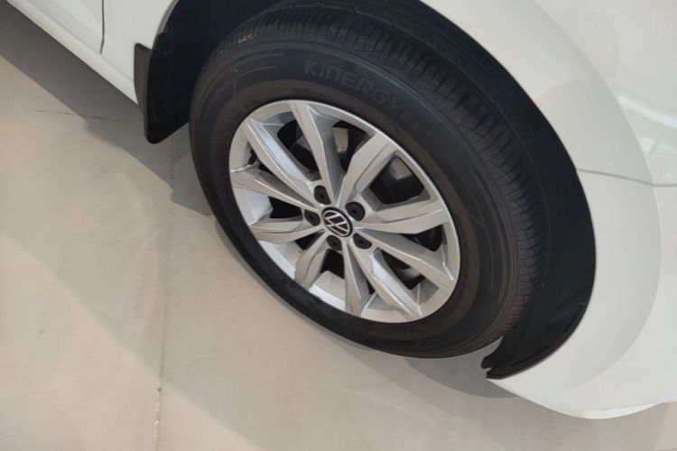 Volkswagen Polo 2022 car image #9
