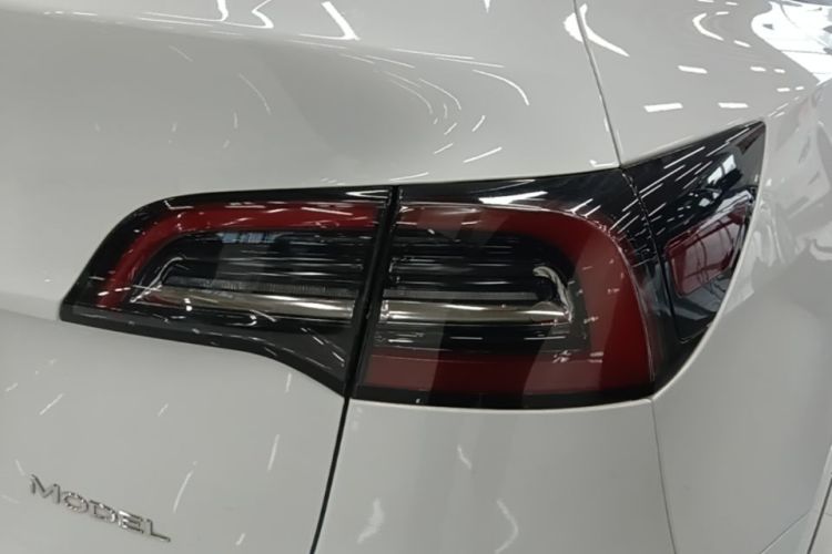 Tesla Model Y 2021 #8 Tesla Model Y 2021 car image #8