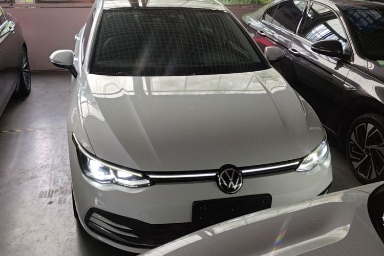 Volkswagen Golf 2021 car image #3
