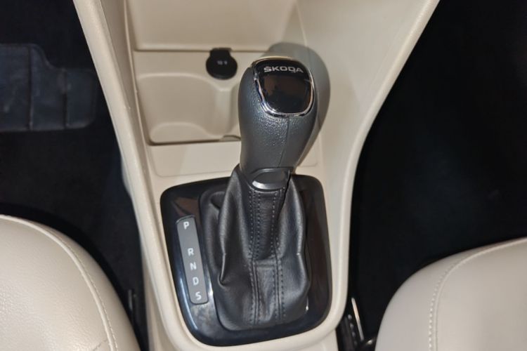 Skoda Rapid 2017 #14 Skoda Rapid 2017 car image #14