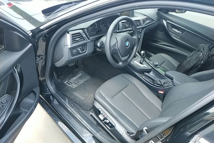 BMW 3 Series 2017 car image #19