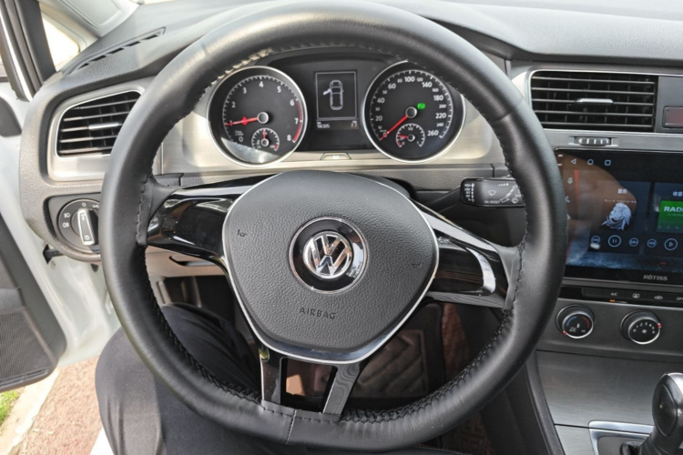 Volkswagen Golf 2015 car image #11