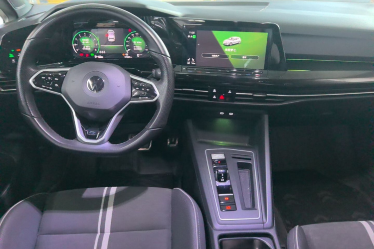 Volkswagen Golf 2022 car image #10