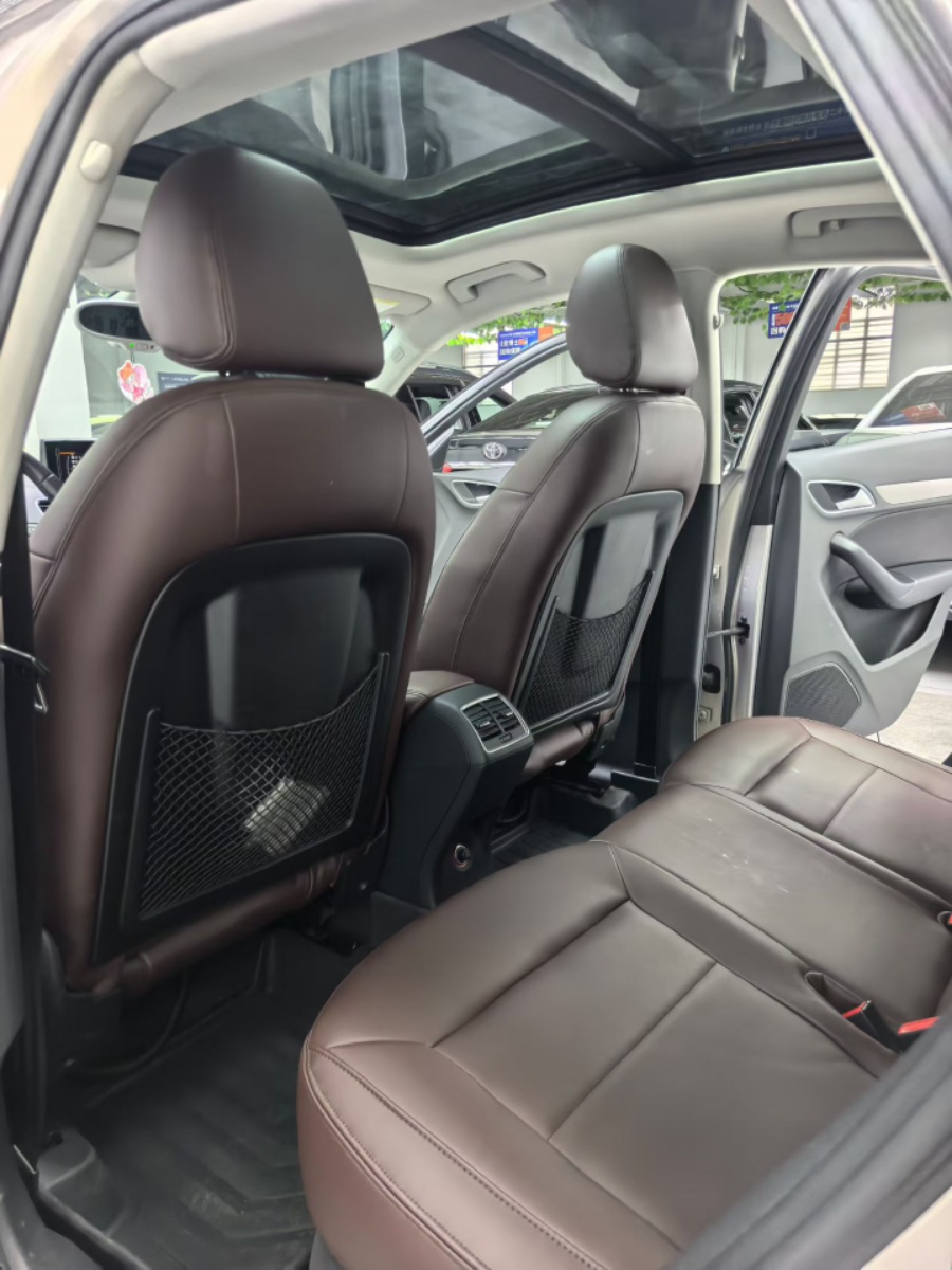 Audi Q3 2016 car image #8