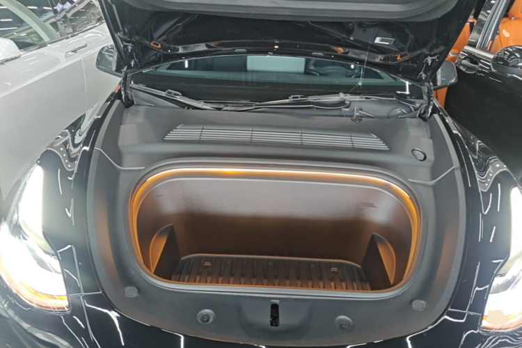 Tesla Model Y 2023 car image #22