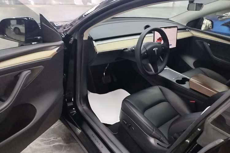 Tesla Model Y 2023 #16 Tesla Model Y 2023 car image #16