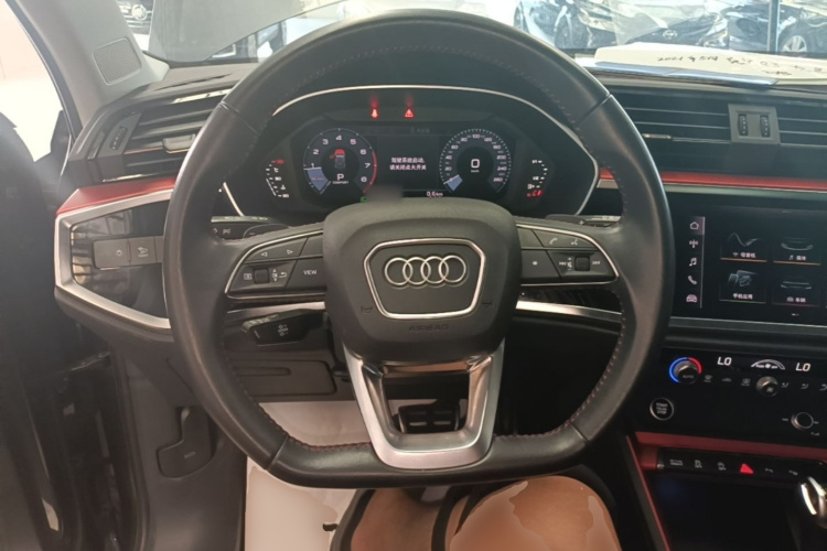 Audi Q3 2021 car image #11