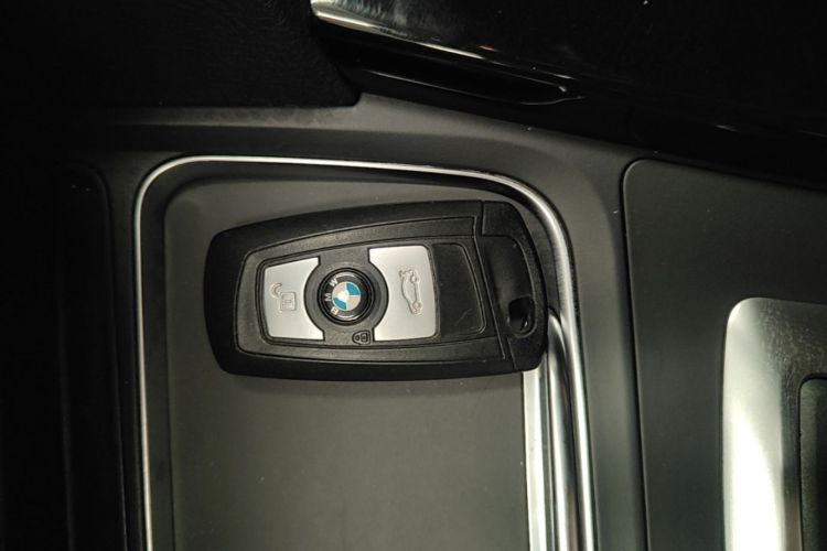 BMW 3 Series 2017 #9 BMW 3 Series 2017 car image #9
