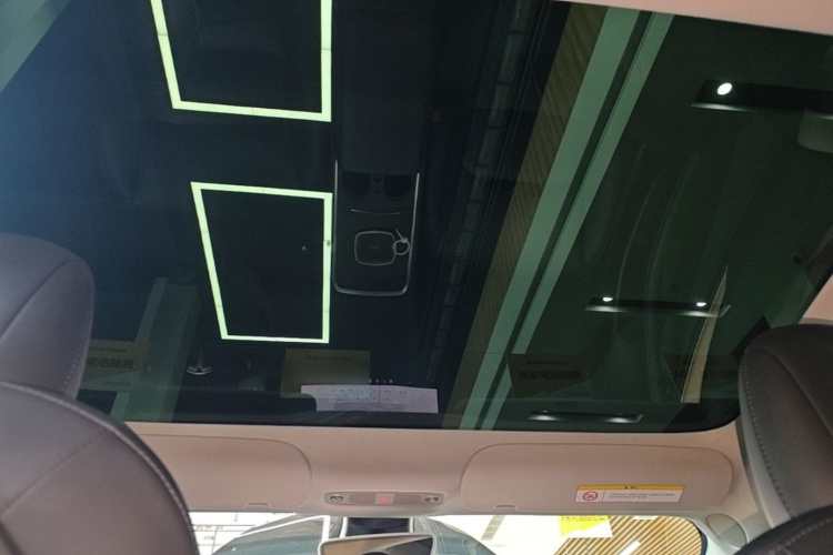 Tesla Model 3 2022 car image #18