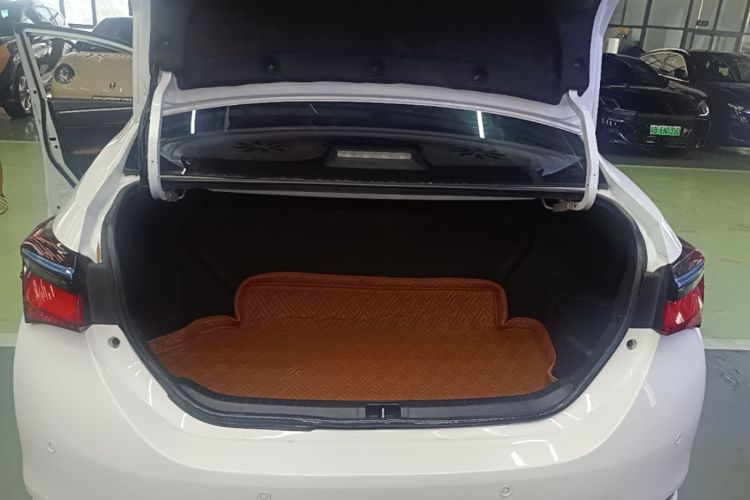 Toyota Corolla Hybird E+ 2019 image de voiture #19