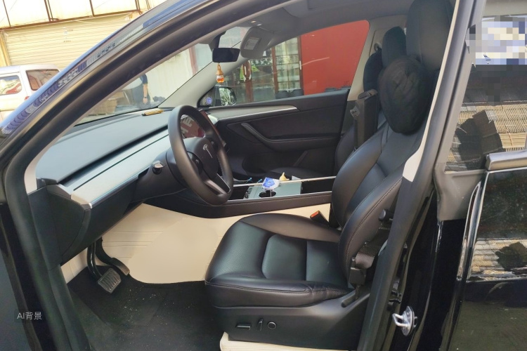 Tesla Model Y 2023 car image #17