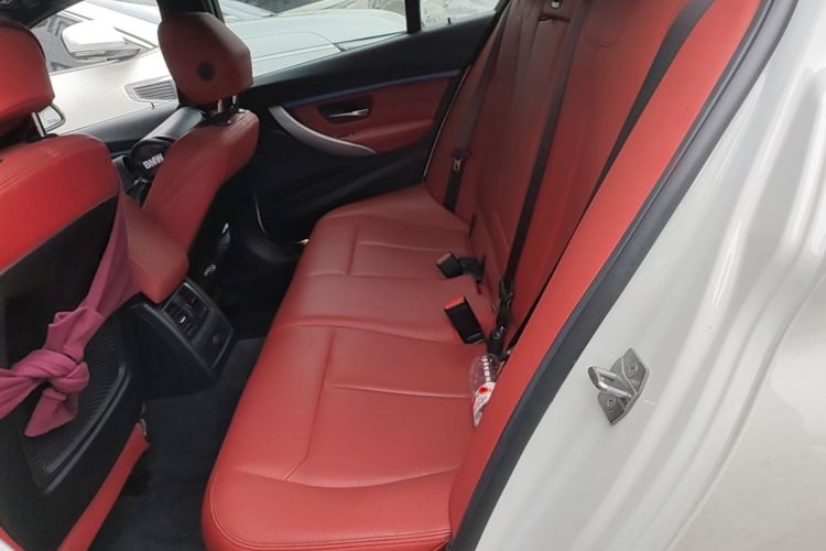 BMW 3 Series 2019 car image #17