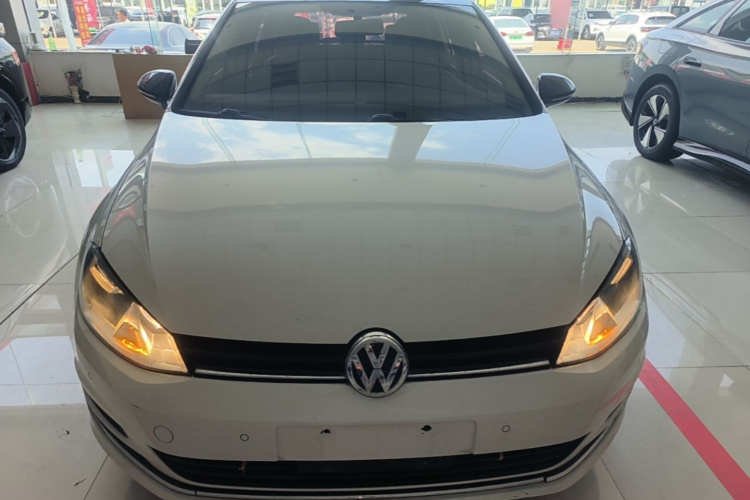 Volkswagen Golf 2017 car image #3