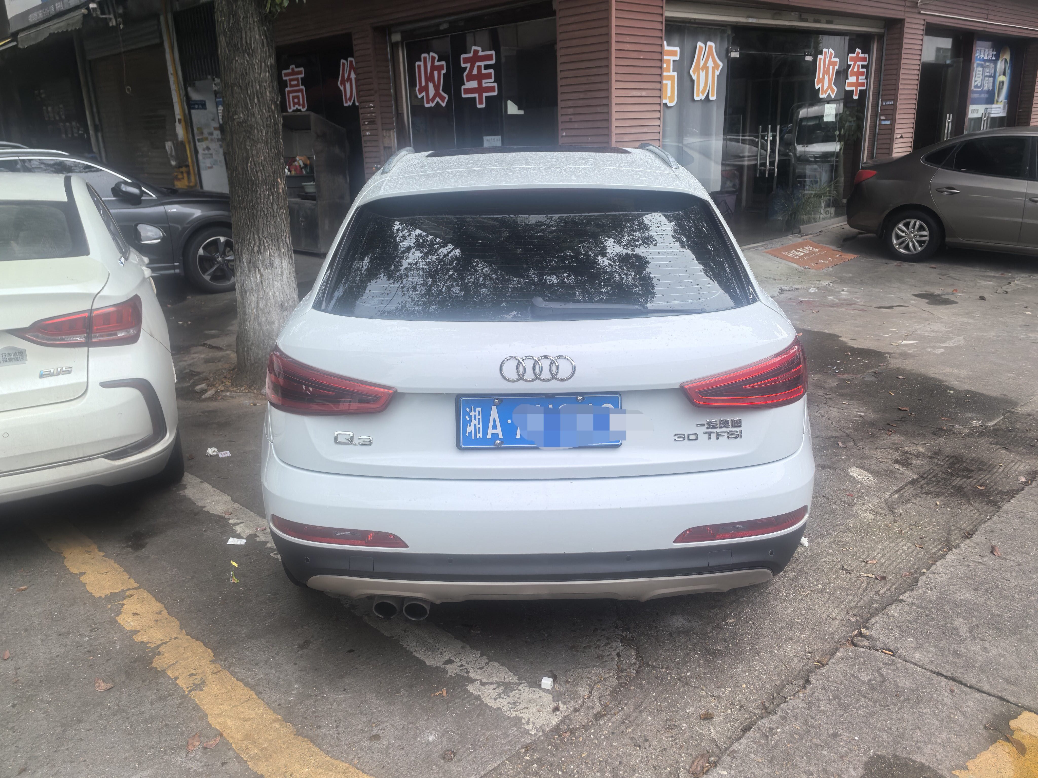 Audi Q3 2015 car image #9