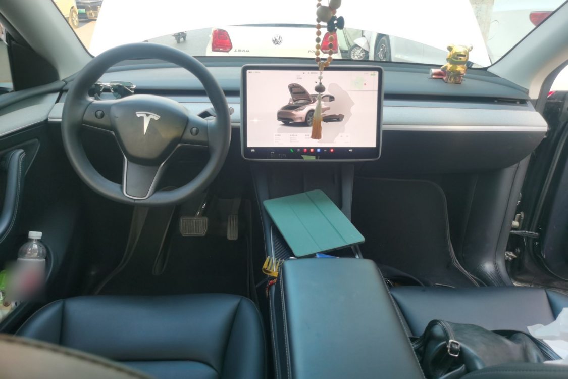 Tesla Model Y 2025 immagine di auto #21