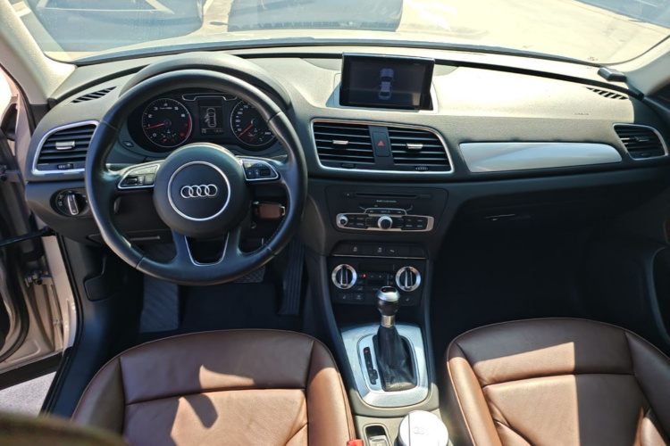 Audi Q3 2015 car image #10