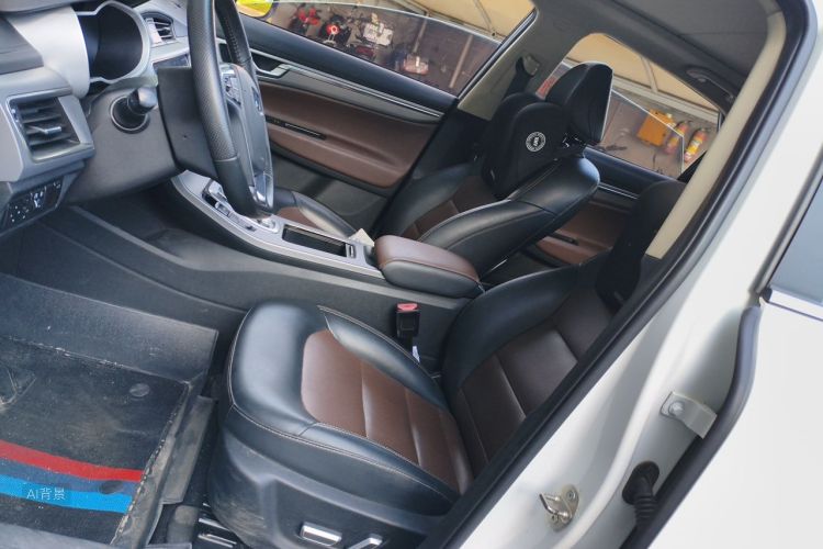GEELY Emgrand GS 2018 car image #17