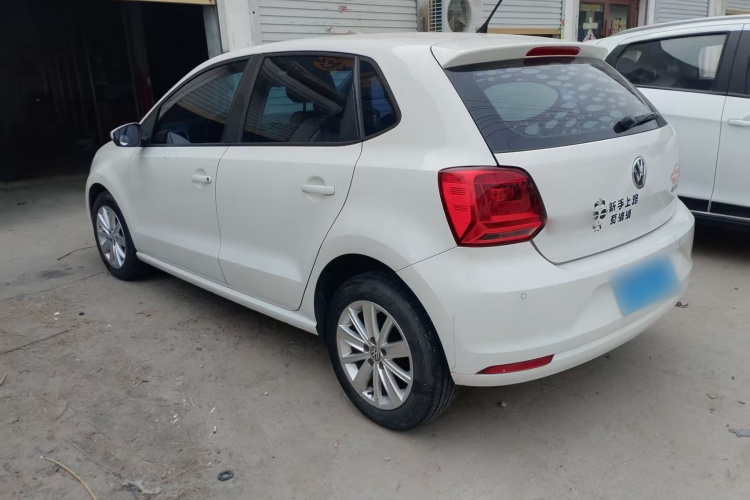 Volkswagen Polo 2015 car image #5