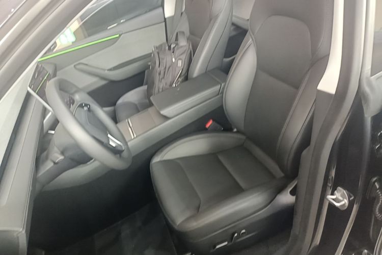 Tesla Model Y 2025 immagine di auto #15