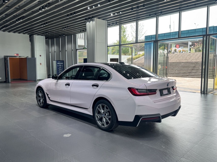 BMW i3 2023 car image #4