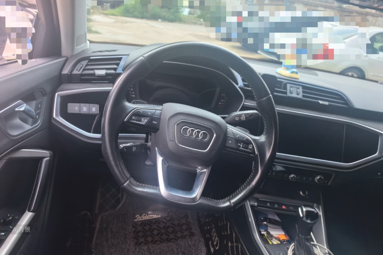 Audi Q3 2021 car image #12