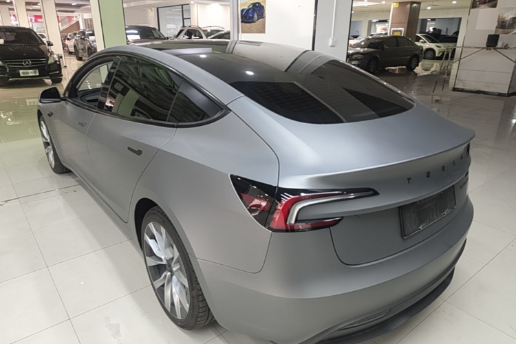 Tesla Model 3 2024 car image #7