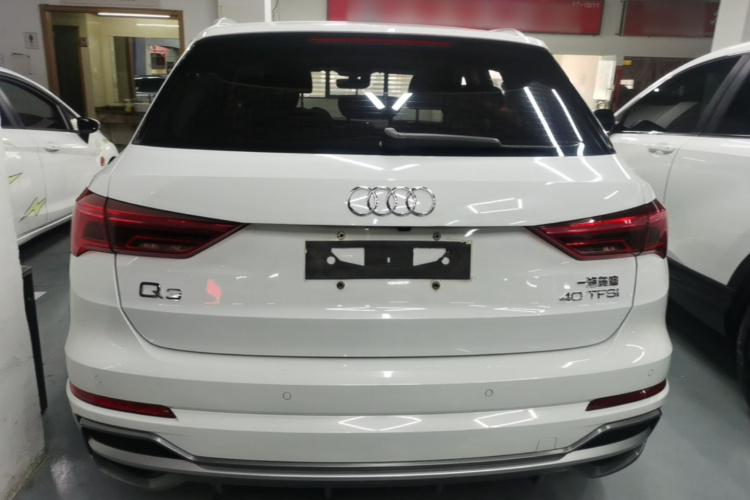 Audi Q3 2020 car image #6