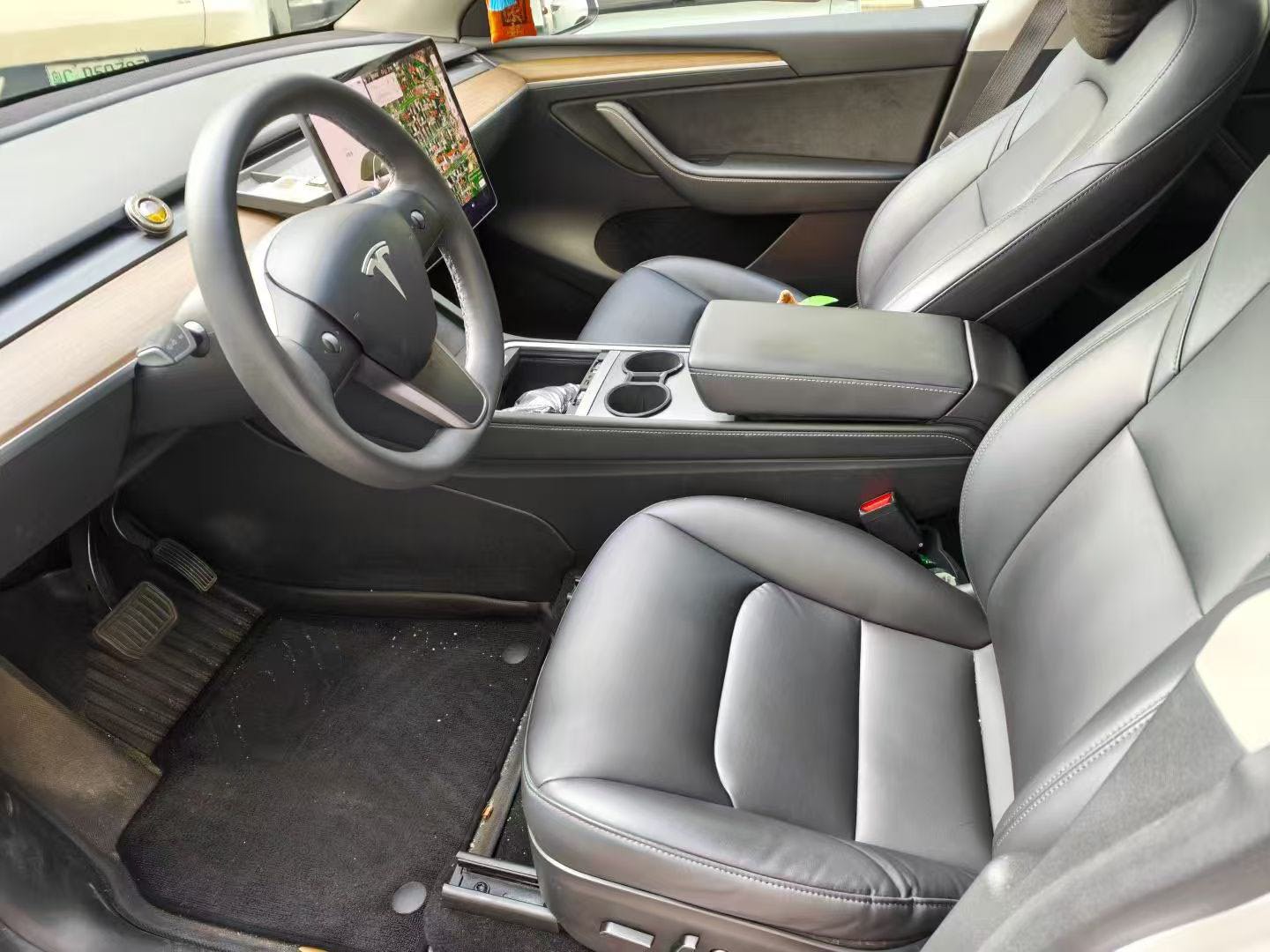 Tesla Model Y 2021 car image #4