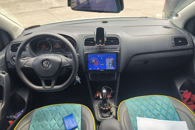 Volkswagen Polo 2015 car image #11