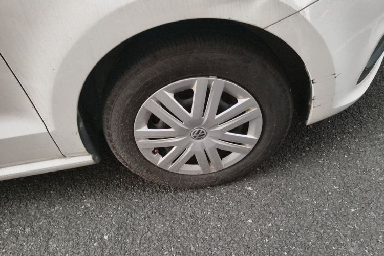 Volkswagen Polo 2019 car image #9