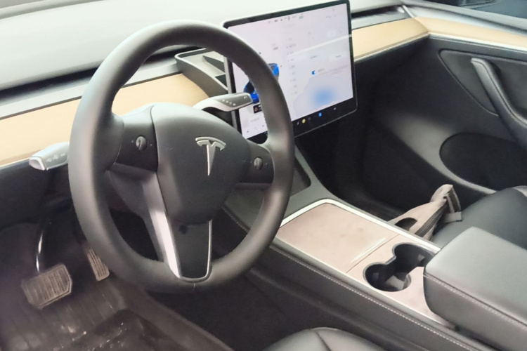 Tesla Model Y 2023 #11 Tesla Model Y 2023 car image #11