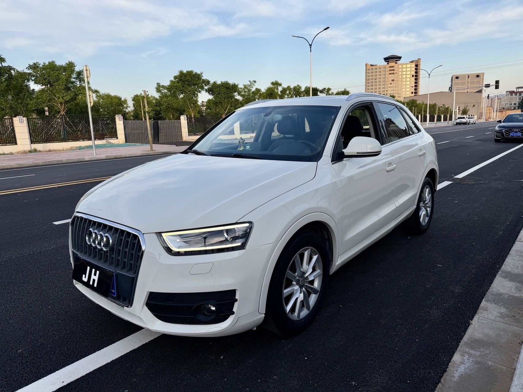 Audi Q3 2013 car image 