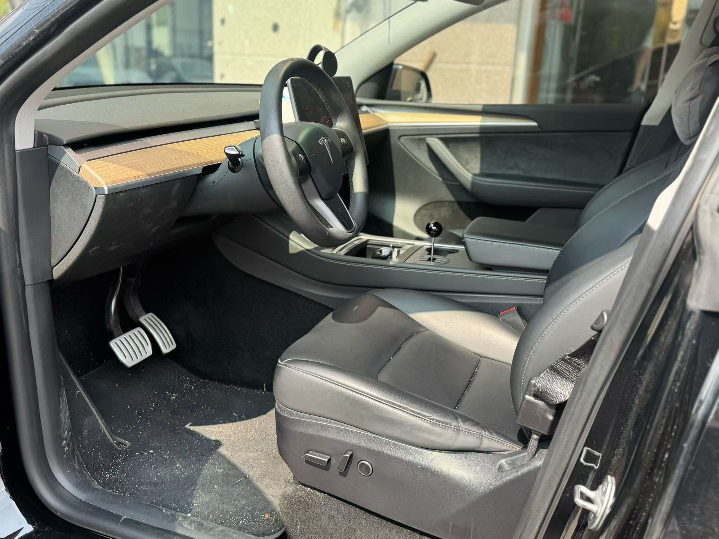 Tesla Model Y 2023 car image #4
