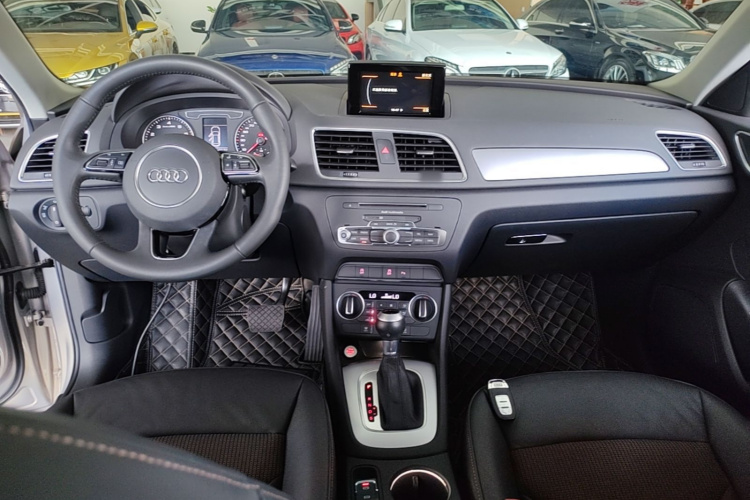 Audi Q3 2018 immagine di auto #10