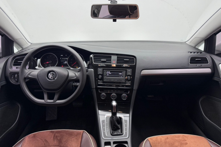 Volkswagen Golf 2018 car image #12
